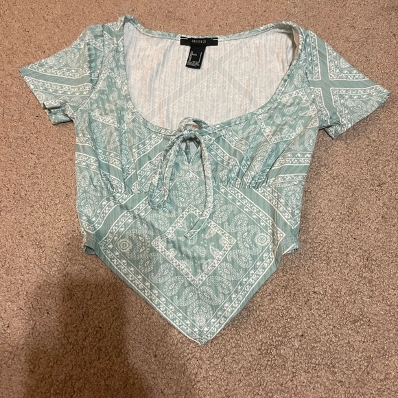 Forever 21 Green bandana style short sleeve crop top size small - Picture 3 of 8